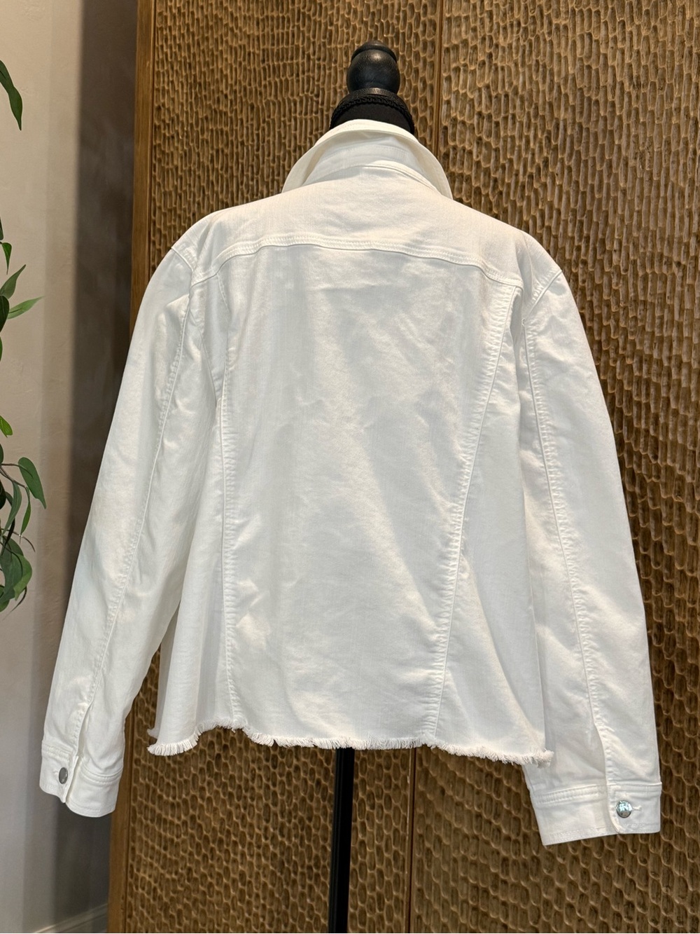 Chico's White Denim Jean Jacket with Frayed Hem Chico Size 4 - Picture 2 of 11